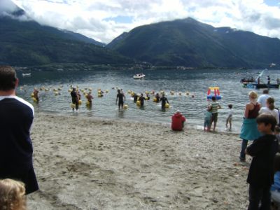  La spiaggia di Cremia e l'attreversata di Ferragosto 2010 (34920 bytes)