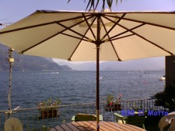 Bed and Breakfast il Motto - Rezzonico - Il tavolo sul lago-2011 (73477 bytes)