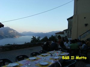 Lago di Como - Il Lago dall'alto - Comune di San Siro - Frazione San Martino (40861 bytes)
