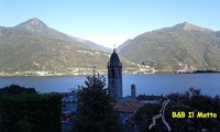 Cremia, i due campanili di San Vito sul finire della giornata (61801 bytes)