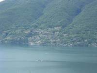 Dal sentiero del Viandante, una vista della riviera del Bregagno (56629 bytes)